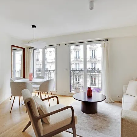 Pick A Flat's In Saint-germain - Rue De Sevres Paris